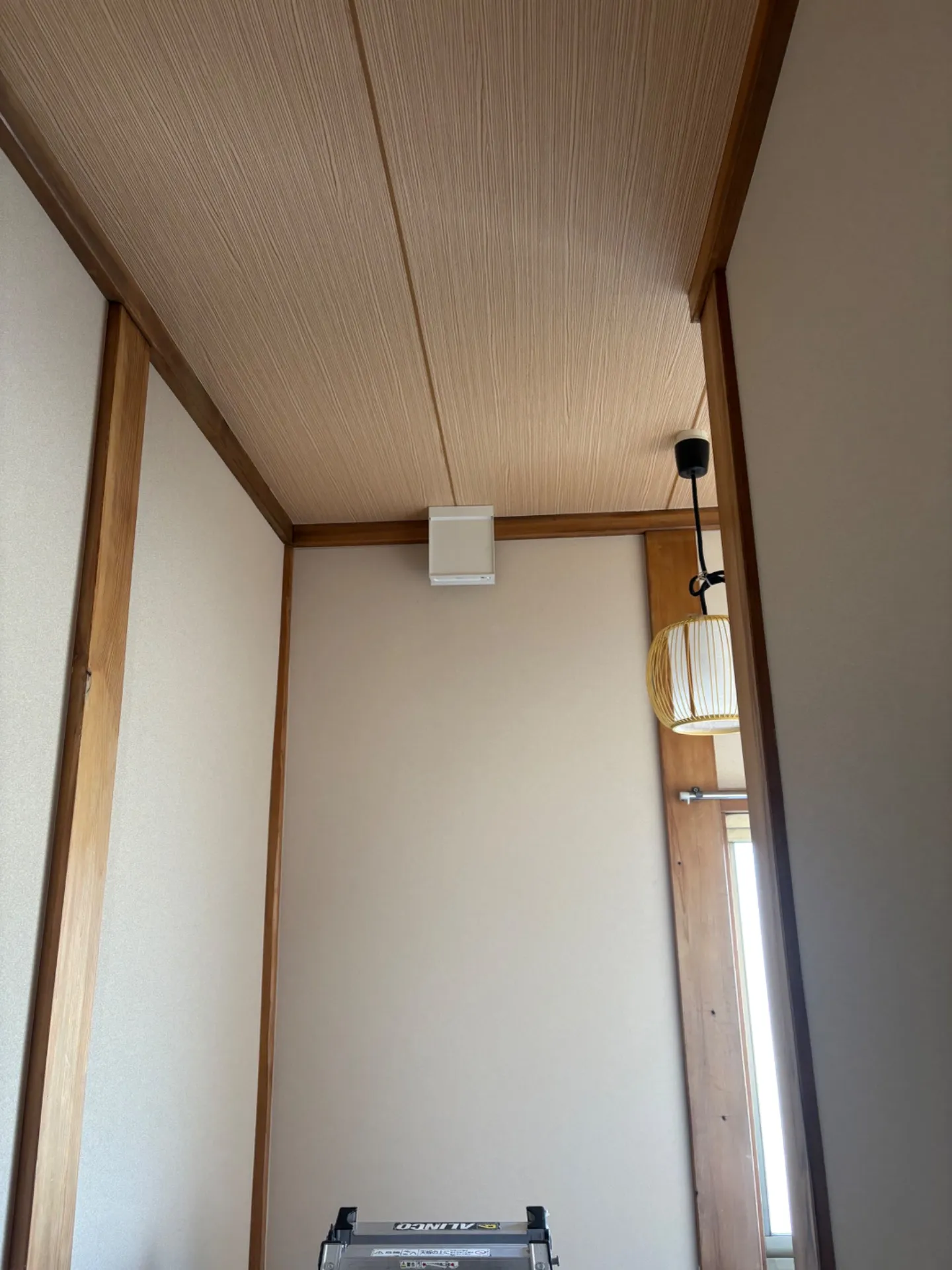 葛飾区 民泊にリフォームに伴い 誘導灯と非常照明の設置